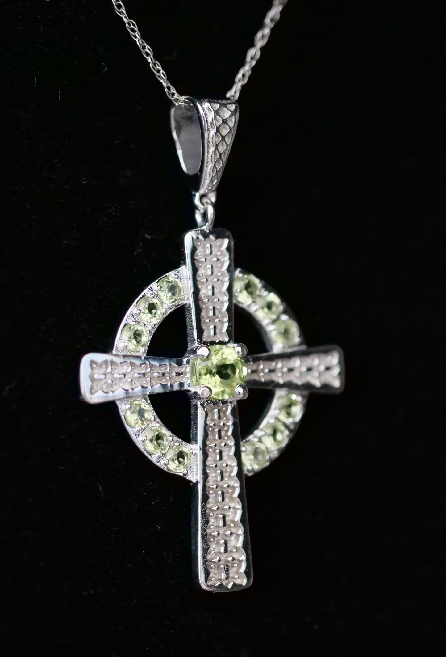 The Celtic Cross Pendant in Peridot