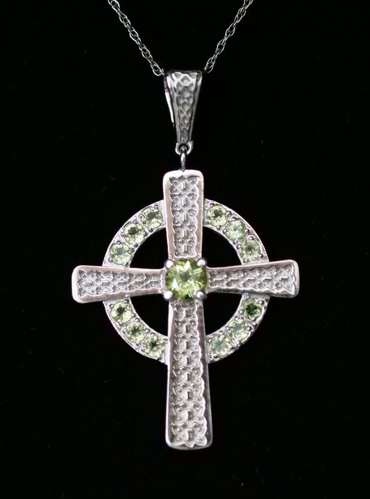 The Celtic Cross Pendant in Peridot